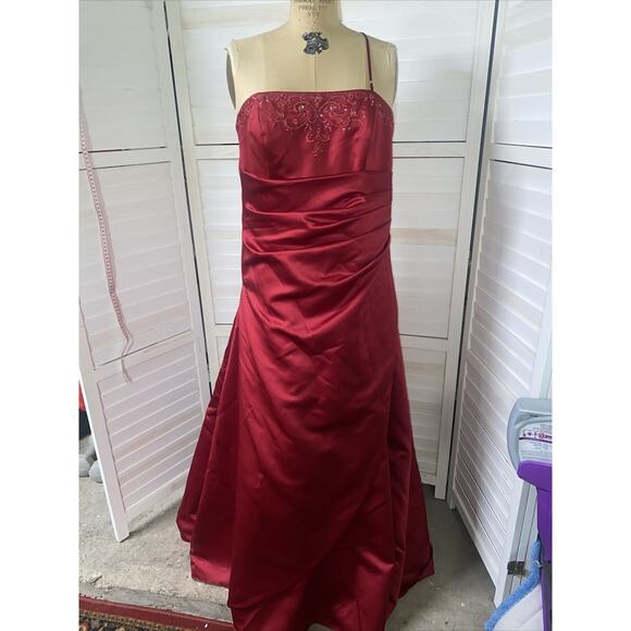 David’s Bridal Formal Red Prom Strapless Homecoming Dress Maxi Floor Length 12 - Picture 1 of 10
